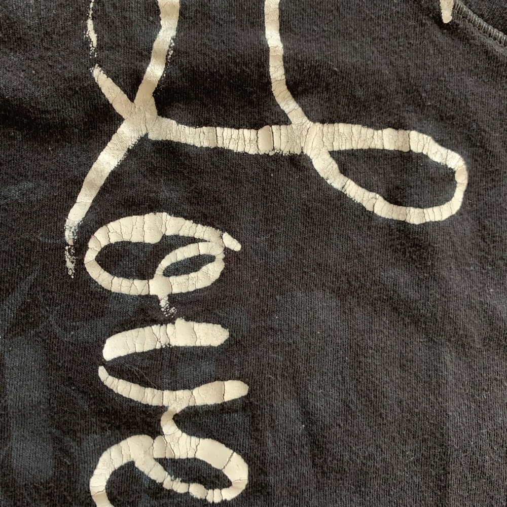 🛑 SOLD! 🛑 American Eagle. Black V-Neck T-Shirt with White Graphic. Size medium. - Picture 3 of 12